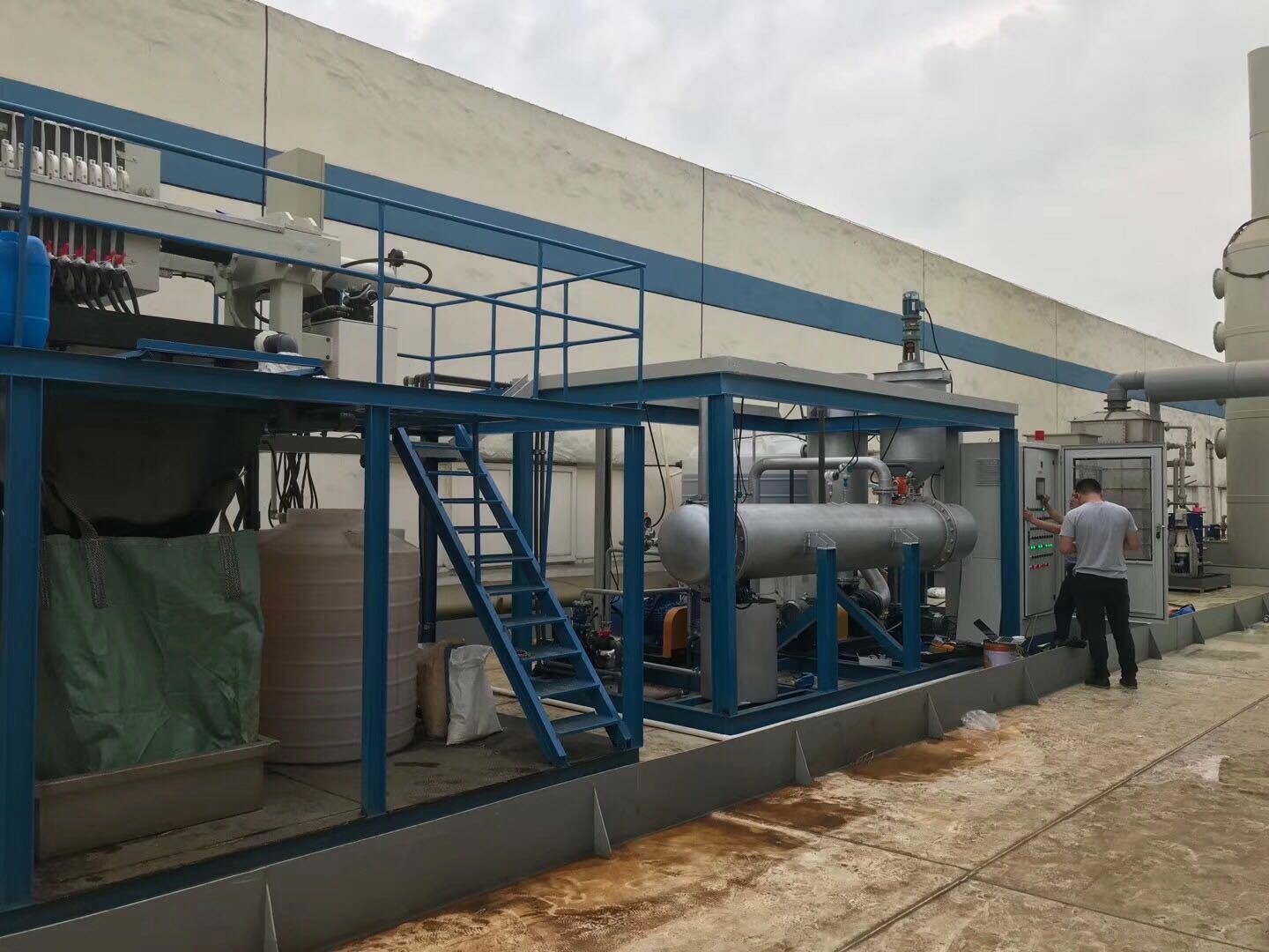 小型MVR廢水處理設備系統安裝調試現場 小型MVR廢水處理設備系統安裝調試現場